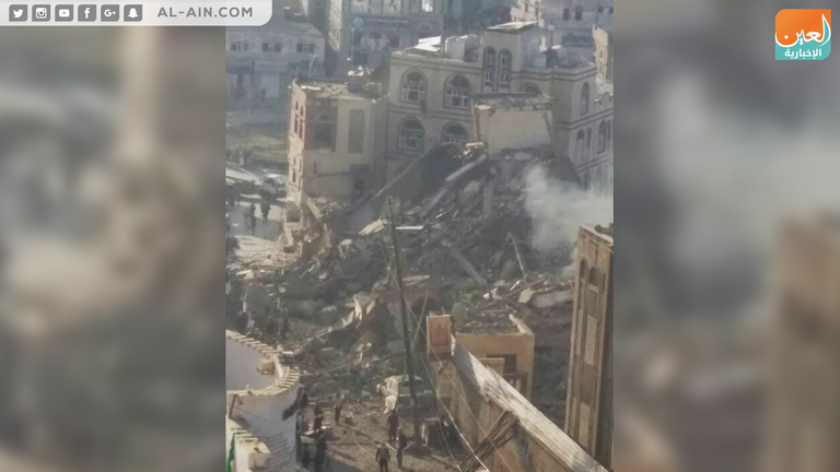 جانب من التفجيرات التي لحقت ببيت الشيخ أكرم الزرقة