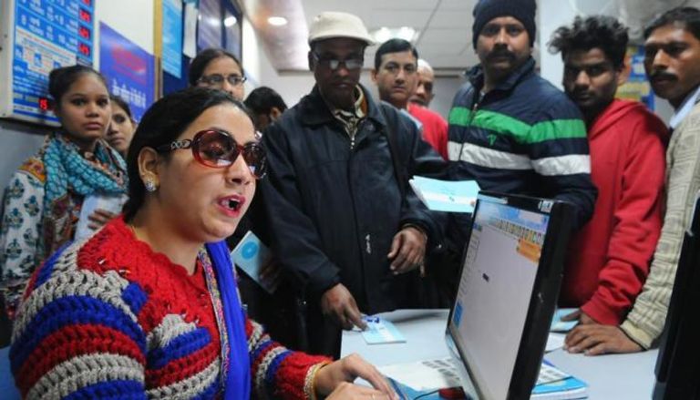 اليوم العالمي لذوي الإعاقة: امرأة ضعيفة البصر تعمل في بنك بالهند