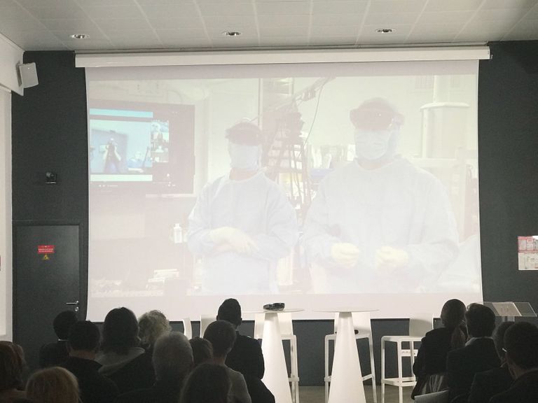 العملية الجراحية بثتها وكالات الأنباء عبر مواقعها