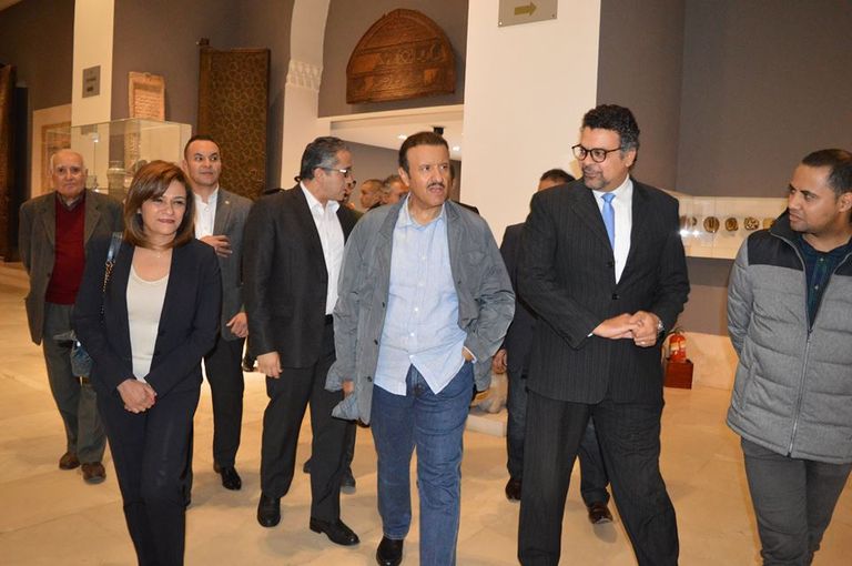 د. سلطان بن سلمان خلال جولته بالمتحف