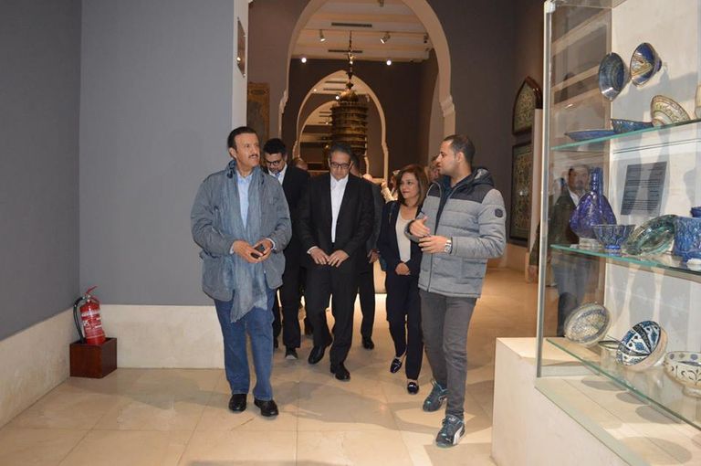 د. سلطان بن سلمان خلال جولته بالمتحف