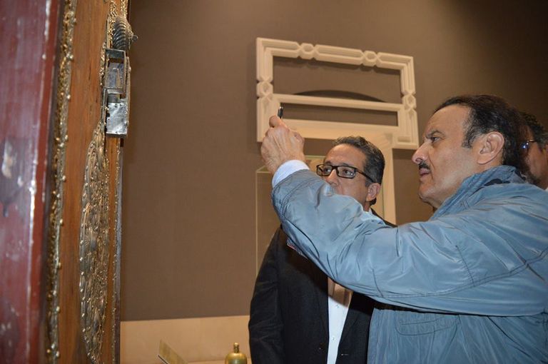 د. سلطان بن سلمان خلال جولته بالمتحف