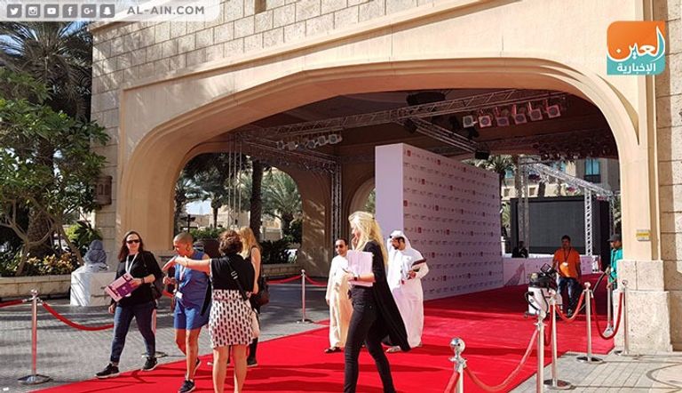 استعدادات افتتاح الدورة 14 من مهرجان دبي السينمائي