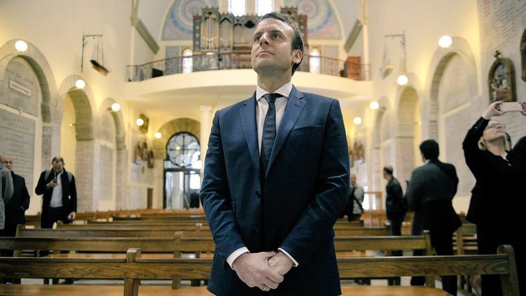 ماكرون خلال زيارة "الصفحة الجديدة" بالجزائر