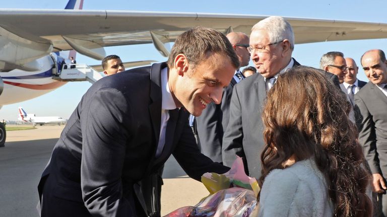 ماكرون خلال زيارة "الصفحة الجديدة" بالجزائر