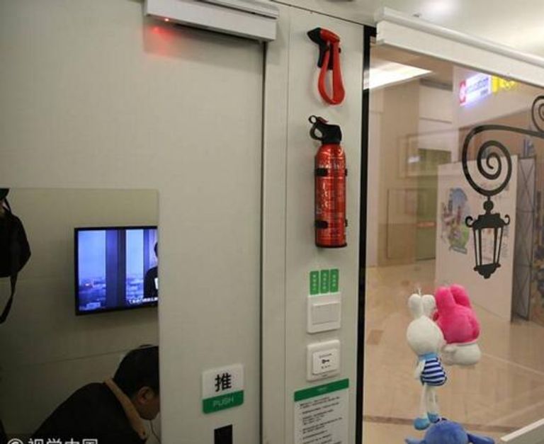 الغرف مزودة بإنترنت وتلفزيون وستارة للخصوصية غرف لراحة الأزواج من التسوق