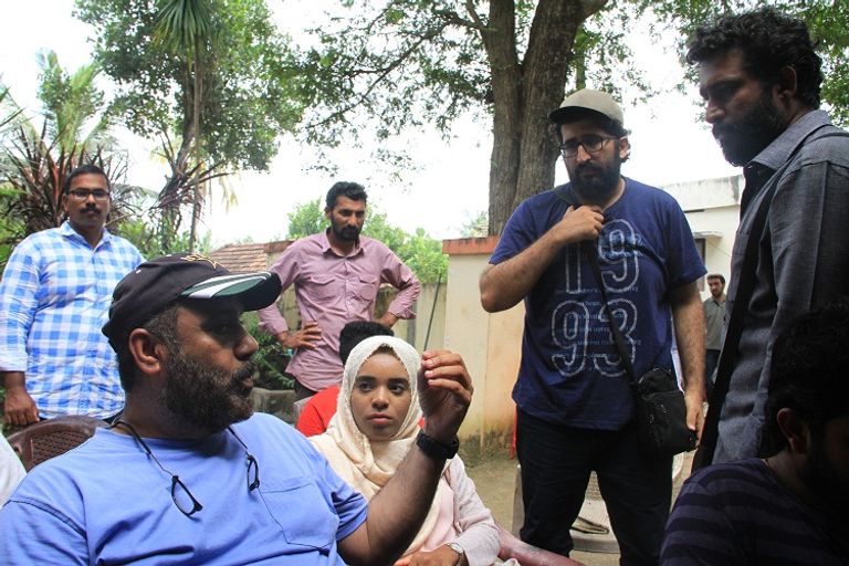 المخرج خالد الزدجالي مع المساعدين وتوجيهات حول الفيلم مجموعة فيلم زيانة