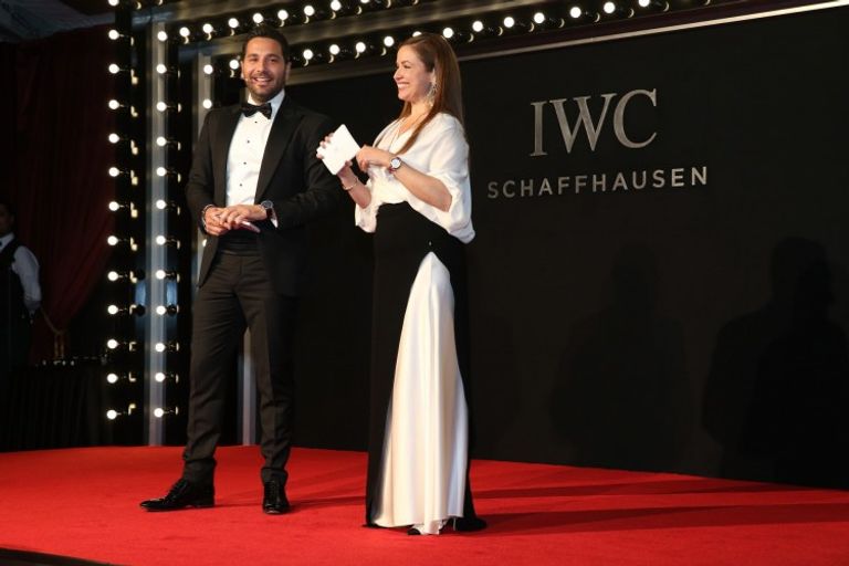 مقدما الحفل ريا أبي راشد ووسام بريدي المنصوري تتسلم جائزتها بحضور عبد الحميد جمعة وهند صبري وكيت بلانشيت