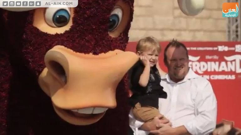 الثور الإسباني خارج مقر المهرجان