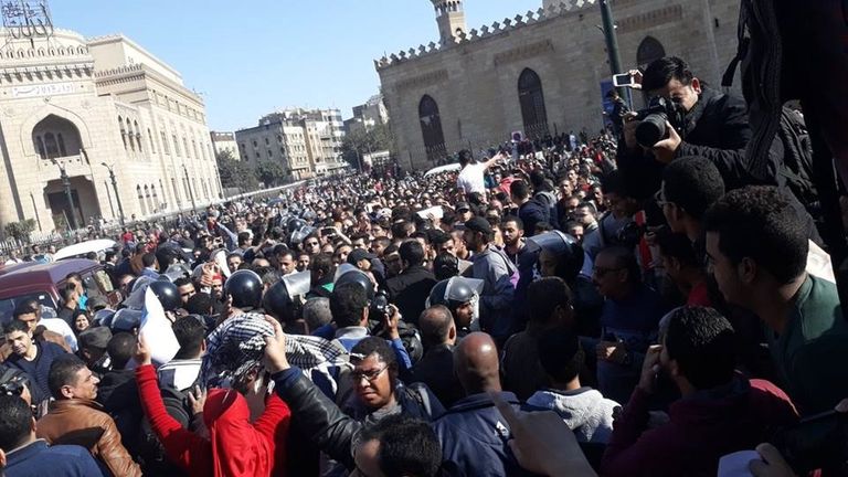 مظاهرات بمحيط الجامع الأزهر شيخ الأزهر الدكتور أحمد الطيب