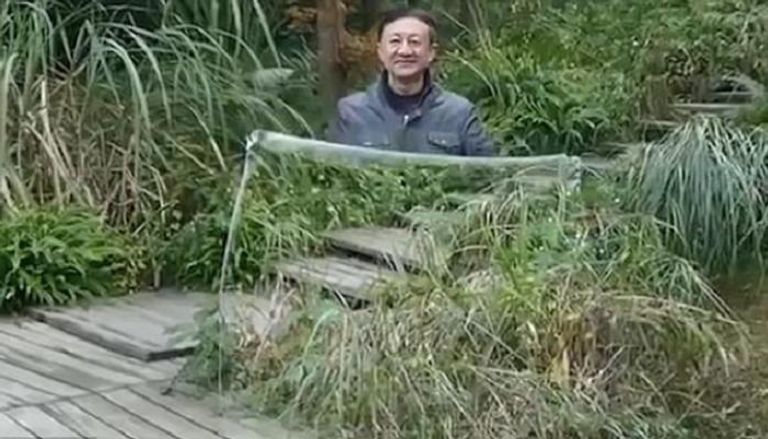 من فيديو عباءة الإخفاء الصينية