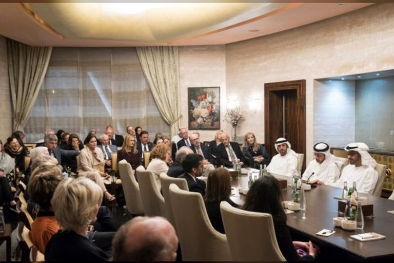 ولي عهد أبوظبي يتلقي وفد المعهد الذي يتكون من 50 باحثا وخبيرا جانب من لقاء الشيخ محمد بن زايد آل نهيان مع الوفد الأمريكي