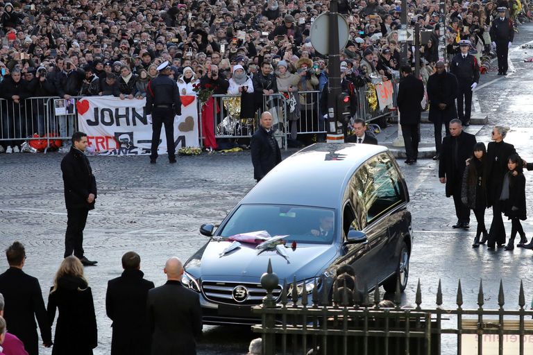 ماكرون شارك في وداع نجم موسيقى الروك جوني هاليداي