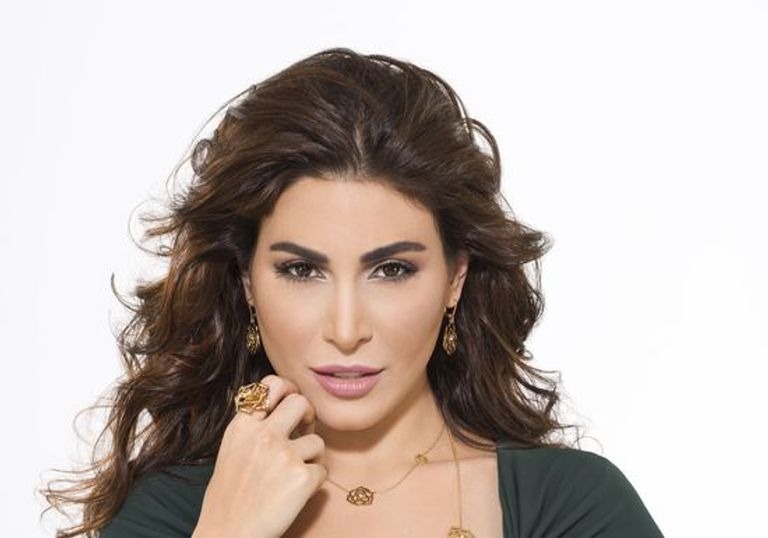 يارا عمرو دياب يحيي حفلا بدبي في رأس السنة