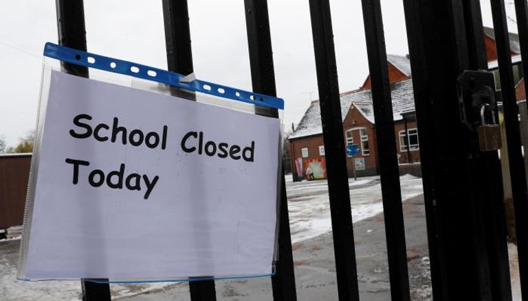 الثلوج تغلق مدارس بريطانيا - رويترز
