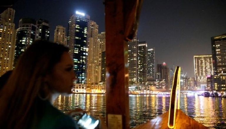 أبراج فنادق وبنوك في دبي – الصورة من رويترز