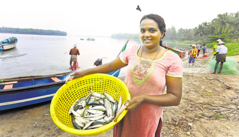 الهندية ريخا تحصل على أول رخصة صيد كسيدة