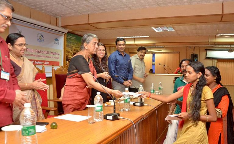 الهندية ريخا تحصل على أول رخصة صيد كسيدة