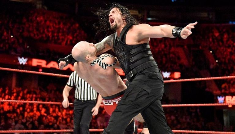 رومان رينز بعد احتفاظه ببطولة الإنتركونتيننتال