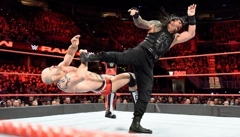 رومان رينز بعد احتفاظه ببطولة الإنتركونتيننتال