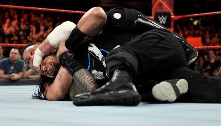 ساموا جو وسيزارو وشيموس بعد تدمير فريق "ذا شيلد"