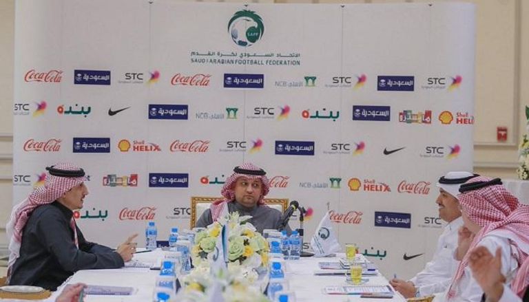 اجتماع اتحاد الكرة السعودي برئاسة عادل عزت