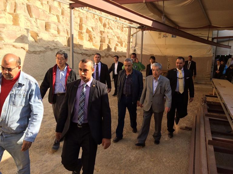  تشوشي داتي يتفقد مشروع ترميم مركب خوفو الثانية