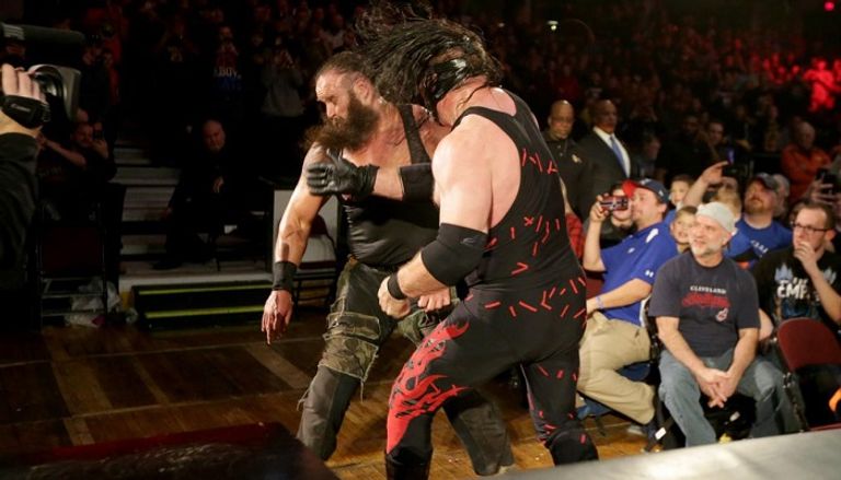 برون سترومان يهبط بكين على طاولة ويحطمها