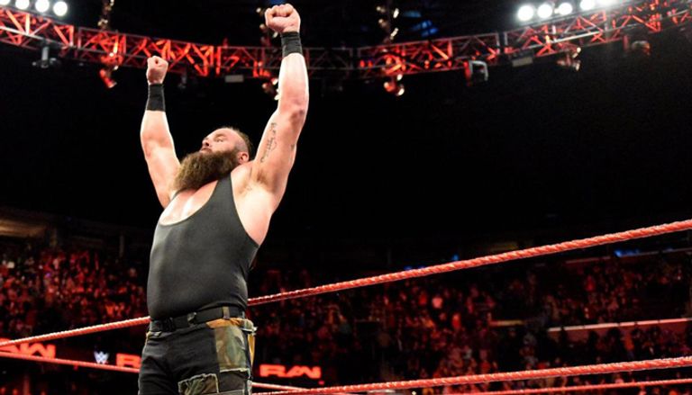 برون سترومان يهبط بكين على طاولة ويحطمها