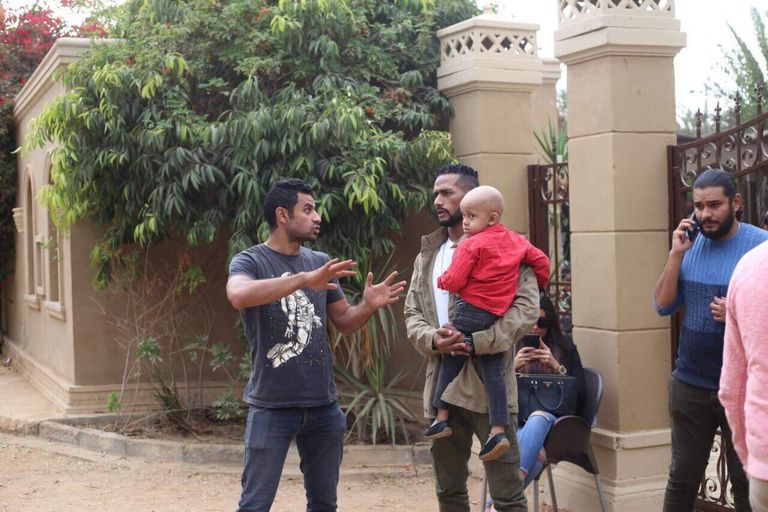 محمد رمضان مع الطفل سراج المصاب بالسرطان محمد رمضان مع الطفل سراج المصاب بالسرطان