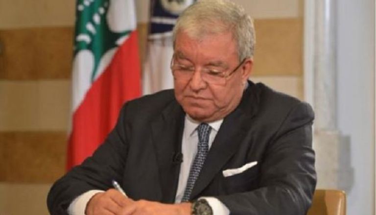 وزير الداخلية اللبناني خلال توقيع مرسوم الانتخابات