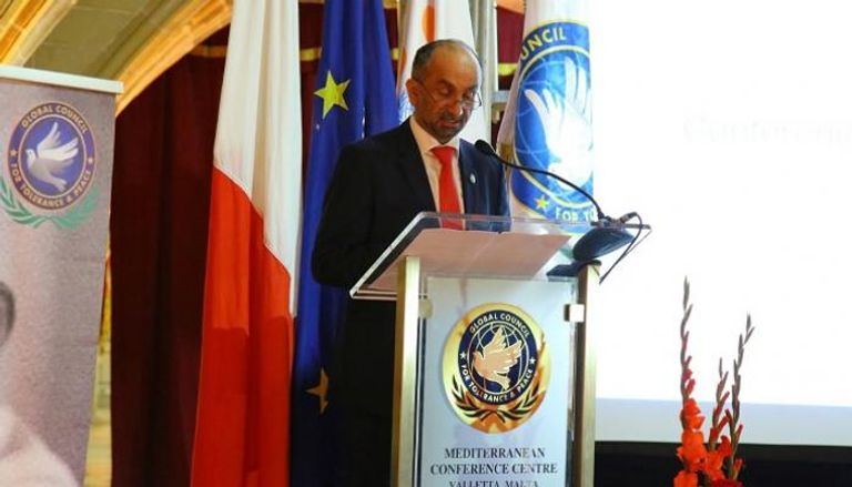 أحمد بن محمد الجروان رئيس المجلس العالمي للتسامح والسلام أحمد بن محمد الجروان وتوماس والش رئيس الاتحاد العالمي للسلام