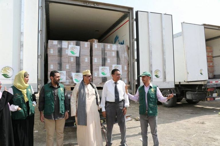 جانب من المساعدات الإنسانية التى قدمها مركز الملك سلمان للإغاثة استهداف لأحد مواقع ميلشيا الحوثي الإرهابية في اليمن