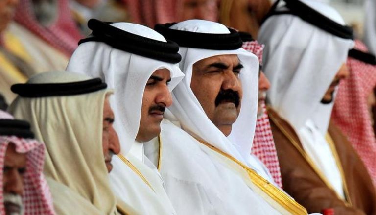 حمد بن خليفة أمير قطر السابق وابنه تميم - أرشيفية