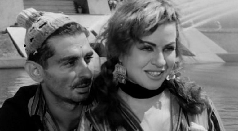 هند رستم  مع يوسف شاهين في باب الحديد