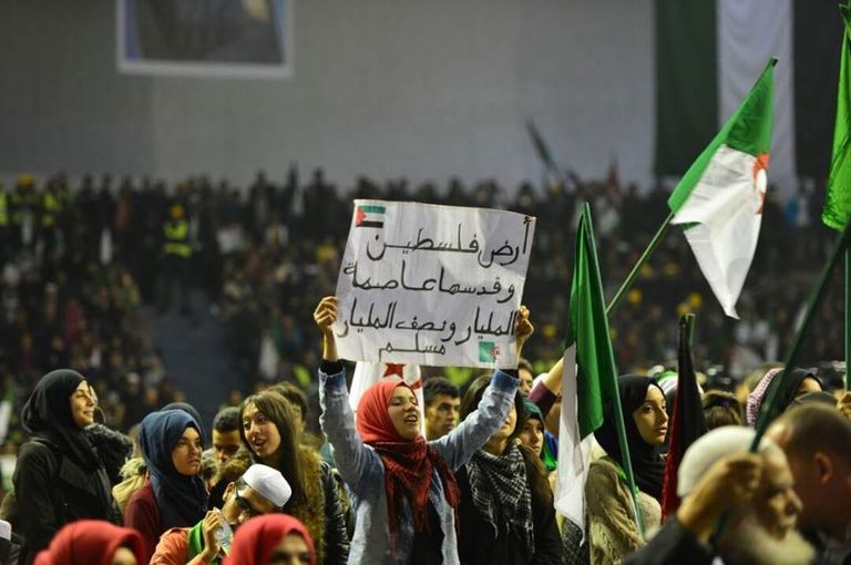 القاعة البيضاوية في الجزائر احتشدت بالجماهير لنصرة القدس