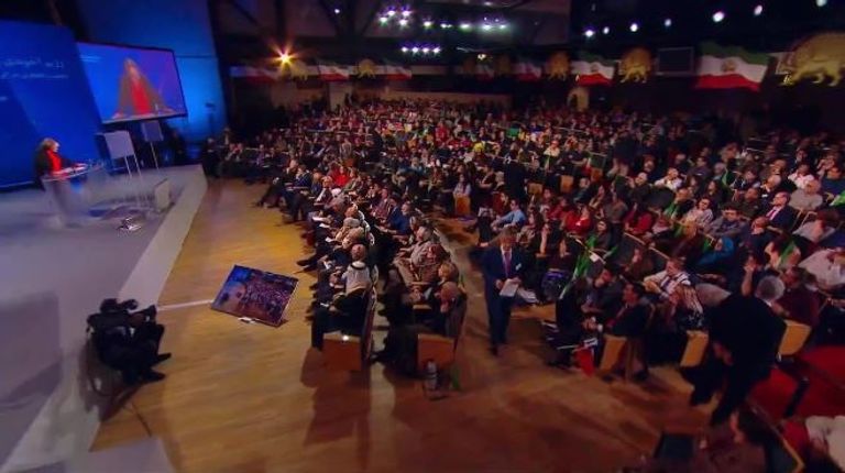 جانب من المؤتمر جانب من وقائع المؤتمر الدولي للمعارضة الإيرانية الذي انعقد في باريس