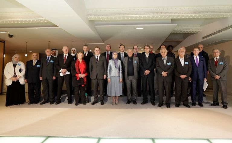 جانب من المؤتمر جانب من وقائع المؤتمر الدولي للمعارضة الإيرانية الذي انعقد في باريس