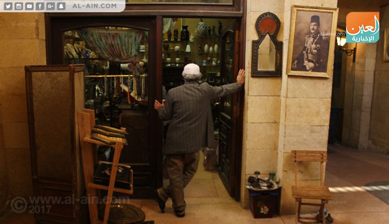 جانب من الأعمال اليدوية المعروضة بالمهرجان