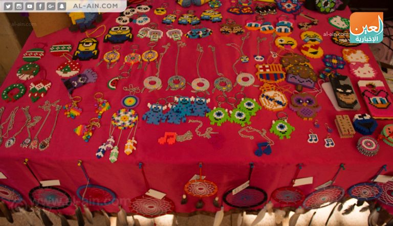 جانب من الأعمال اليدوية المعروضة بالمهرجان