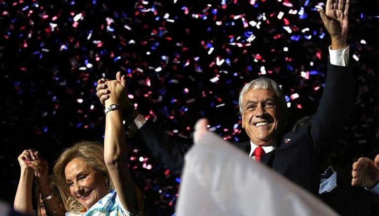 رئيس تشيلي يحتفل بالفوز وسط أنصاره