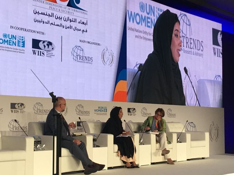 المتحدثون في الجلسة المتحدثون خلال جلسة