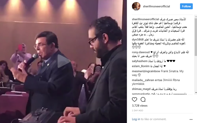 شريف منير يعزف على الدرامز في