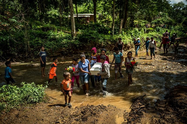 جثمان أحد أطفال فنزويلا قتله الجوع