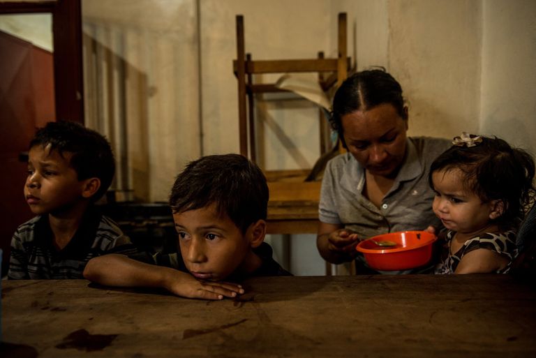 جثمان أحد أطفال فنزويلا قتله الجوع