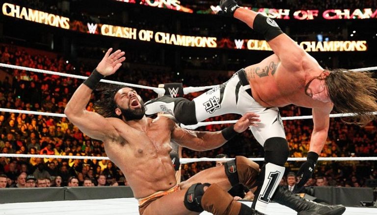 الحكم يعلن فوز إيه جيه ستايلز