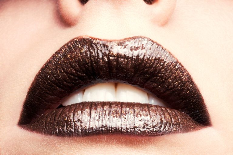 لون شفاه بني آخر صيحات مكياج شتاء 2018