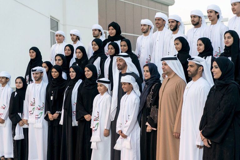 محمد بن زايد يلتقي متفوقي 