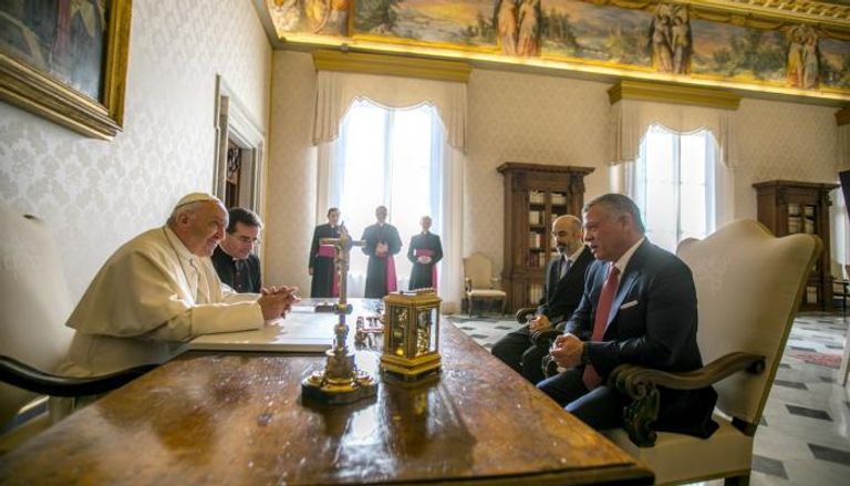 جانب من لقاء الملك عبد الله الثاني وبابا الفاتيكان