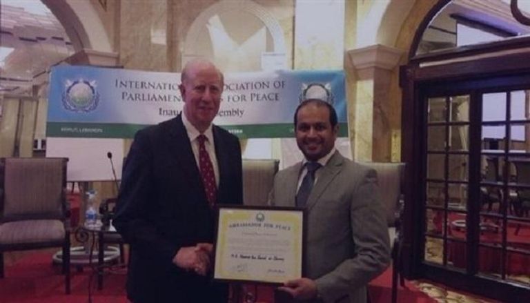 سفير الإمارات لدى لبنان ينال لقب "سفير السلام"